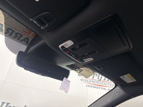 Used 2025 Honda Pilot Black Edition image 21