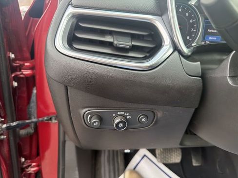 Used 2020 Chevrolet Equinox LT image 18