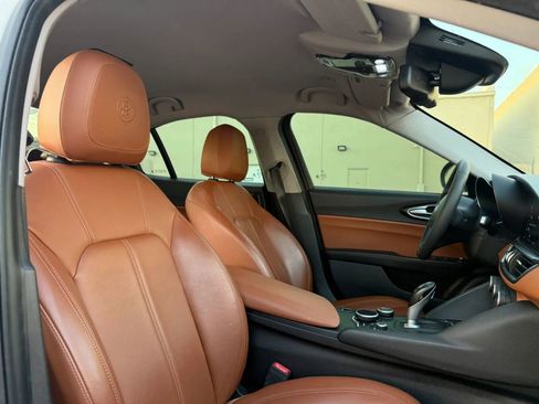 Used 2017 Alfa Romeo Giulia image 16