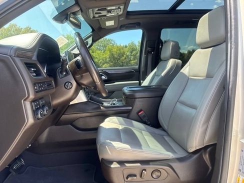 Used 2022 Chevrolet Tahoe LT w/ LT Signature Plus Package AWD/4WD image 2