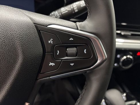 Used 2025 Chevrolet Trax LT w/ Driver Confidence Package image 25