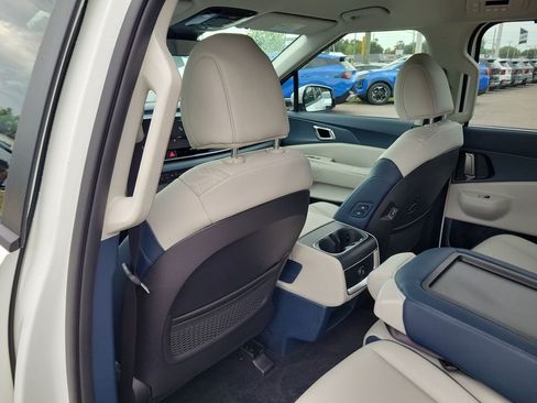 New 2026 Kia Carnival EX FWD image 17