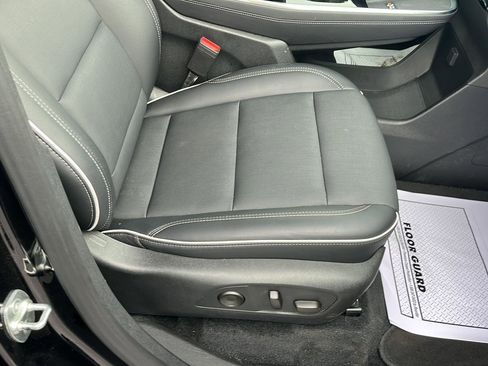 Used 2025 Buick Enclave Preferred image 33