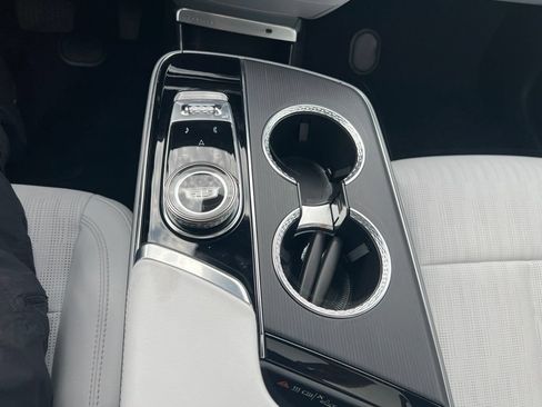 Used 2024 Cadillac Lyriq Luxury AWD/4WD image 11