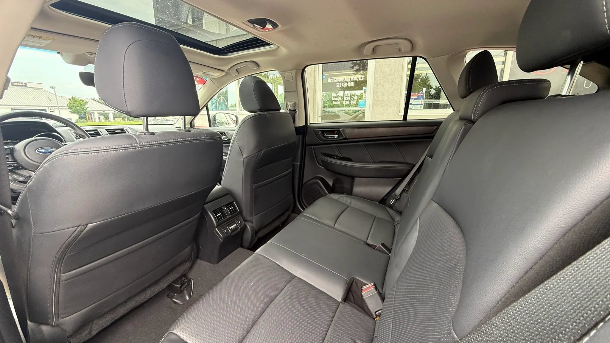 Used 2018 Subaru Outback 3.6R Limited AWD/4WD image 10