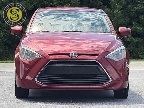 Used 2016 Scion iA FWD image 2