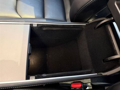 Used 2022 Tesla Model Y Performance image 33