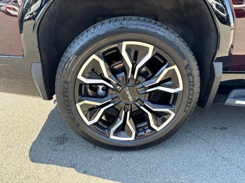 Used 2025 GMC Sierra EV Denali AWD/4WD image 9