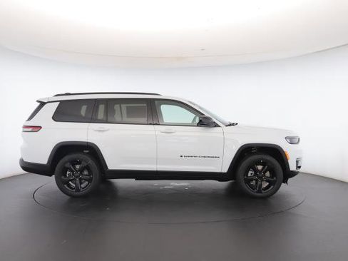 New 2025 Jeep Grand Cherokee L Limited w/ Black Appearance Package image 31
