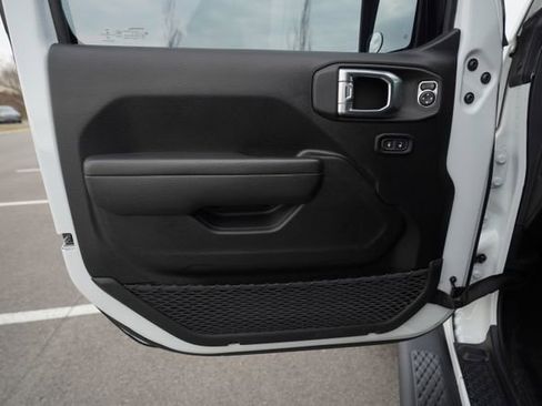 Used 2023 Jeep Gladiator Mojave w/ Trailer Tow Package image 14