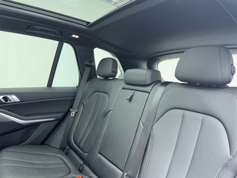 Used 2022 BMW X5 xDrive40i w/ Parking Assistance Package image 40