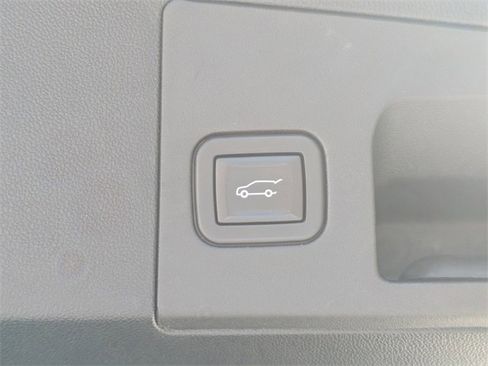 Used 2022 Cadillac XT5 Luxury image 13