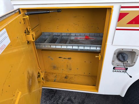 Used 2009 Dodge Ram 2500 Truck SXT image 11