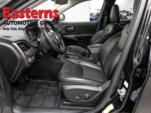 Used 2021 Jeep Cherokee Latitude Plus AWD/4WD image 13