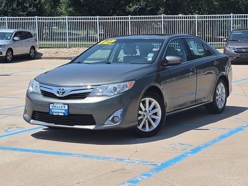 Used 2012 Toyota Camry XLE w/ Leather Pkg FWD image 2