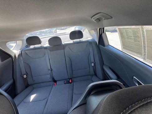 Used 2025 Kia K4 LXS image 36