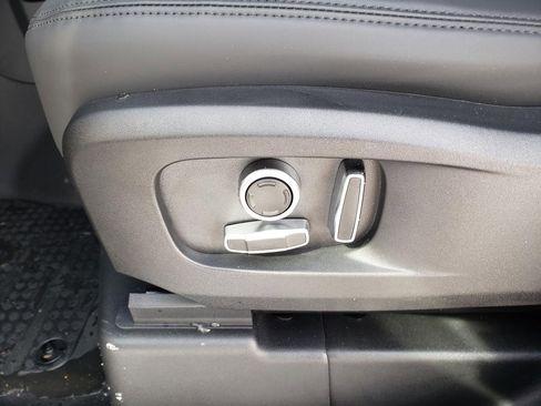 New 2026 Land Rover Defender 130 X-Dynamic SE image 19