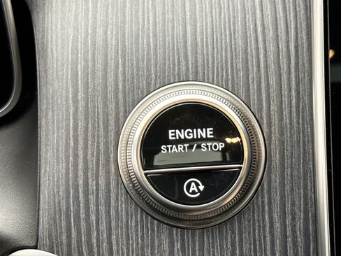 Used 2025 Mercedes-Benz GLC 300 4MATIC image 21