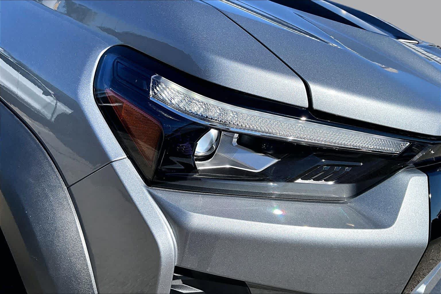 Used 2026 Chevrolet Colorado ZR2 w/ Technology Package AWD/4WD image 27