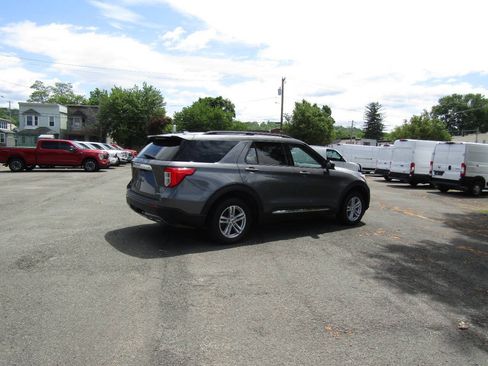Used 2022 Ford Explorer XLT AWD/4WD image 40