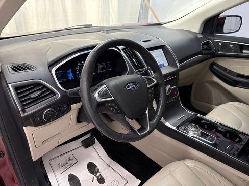 Used 2019 Ford Edge Titanium image 22