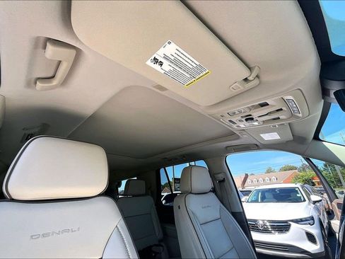 Used 2023 GMC Yukon Denali image 28