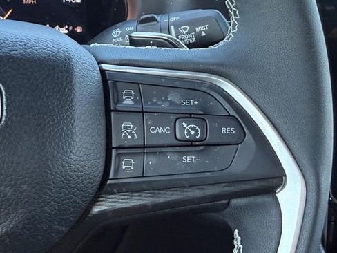 Used 2024 Jeep Grand Cherokee Altitude image 14