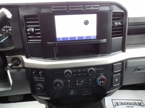 Used 2024 Ford F550 image 34