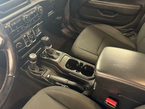 Used 2020 Jeep Wrangler Unlimited Sahara image 16