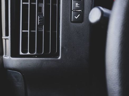 Used 2016 Chevrolet Express 2500 image 5