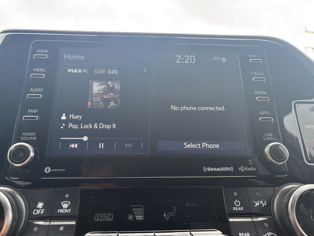 Used 2022 Toyota Highlander XLE AWD/4WD image 21