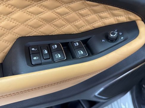 Used 2025 Jeep Grand Cherokee Summit image 18