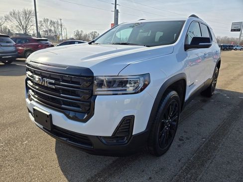 Used 2023 GMC Acadia SLE w/ Driver Convenience Package image 3