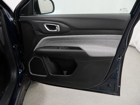 New 2026 Jeep Compass Latitude image 32