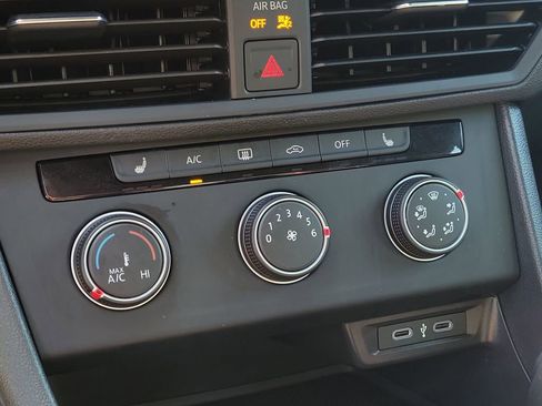 Used 2024 Volkswagen Jetta Sport image 23