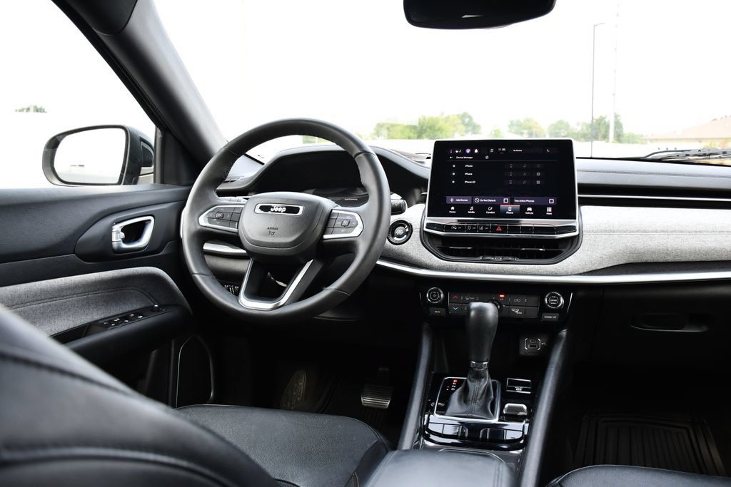 Used 2023 Jeep Compass Latitude AWD/4WD image 23