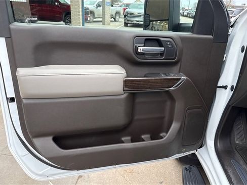 Used 2024 GMC Sierra 2500 SLE w/ SLE Convenience Package image 17