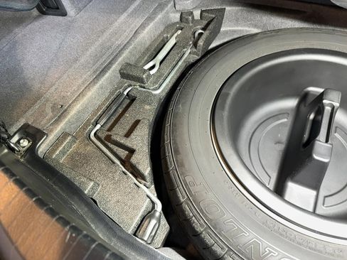 Used 2002 Lexus LS 430 image 86