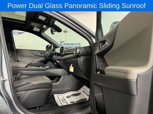 New 2026 Chevrolet Equinox LT w/ Convenience Package II AWD/4WD image 17