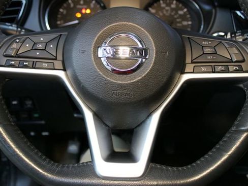 Used 2017 Nissan Rogue SV AWD/4WD image 21