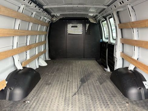 Used 2024 GMC Savana 2500 w/ Driver Convenience Package image 9