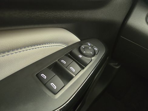 Used 2025 Chevrolet Trax LT w/ LT Convenience Package image 29