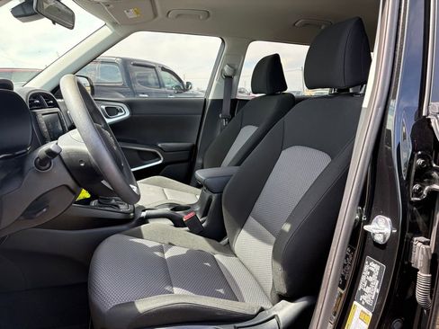 Used 2024 Kia Soul LX w/ Option Group 015 FWD image 11