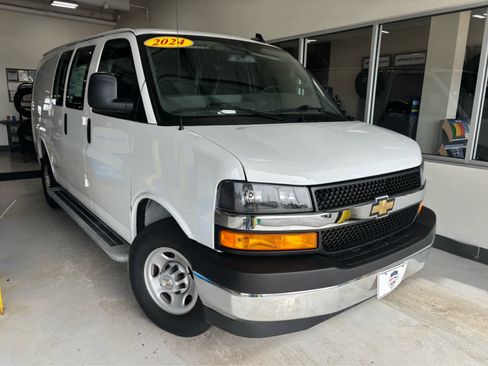 Used 2024 Chevrolet Express 2500 w/ Driver Convenience Package RWD image 5