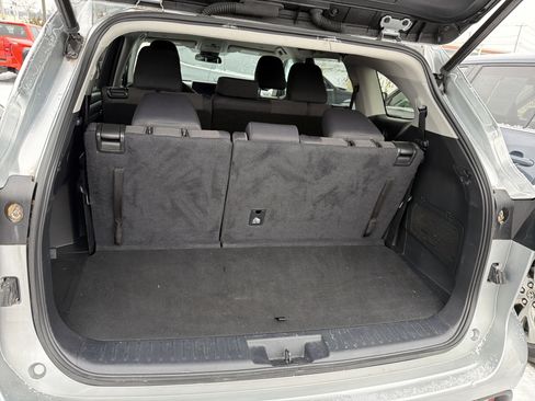 Used 2023 Toyota Highlander LE image 24
