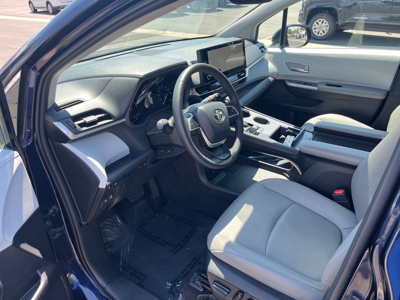 Certified 2026 Toyota Sienna XLE FWD image 10