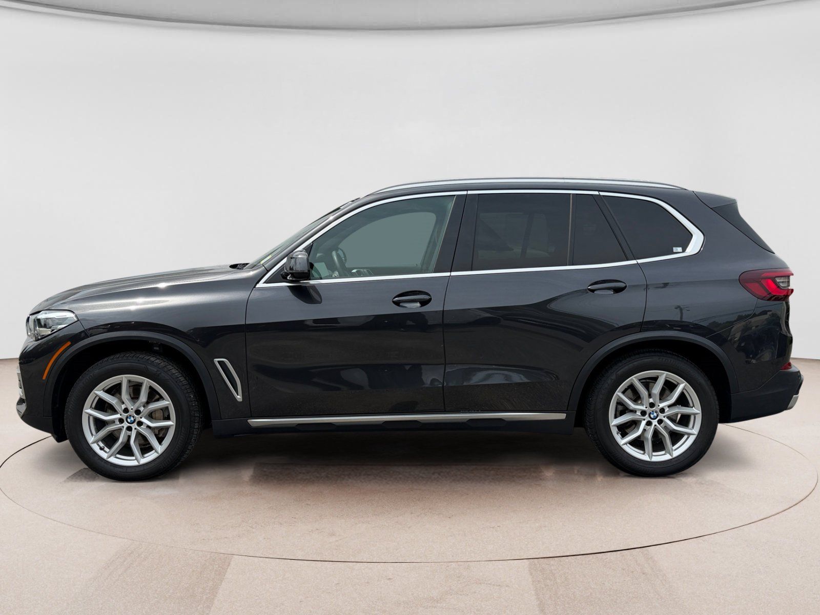 Used 2022 BMW X5 xDrive40i w/ Premium Package AWD/4WD image 2