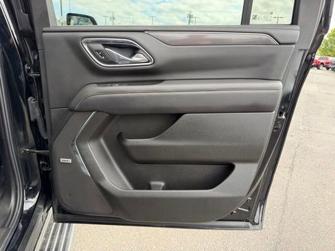Used 2024 GMC Yukon XL AT4 w/ Technology Package AWD/4WD image 12