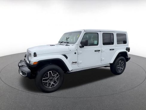 Used 2025 Jeep Wrangler Unlimited Sahara AWD/4WD image 8