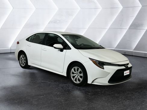Used 2023 Toyota Corolla LE FWD image 1